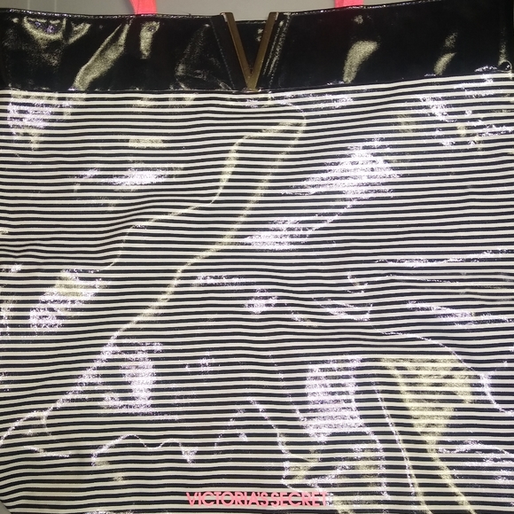 Victoria's Secret waterproof tote - Picture 2 of 5